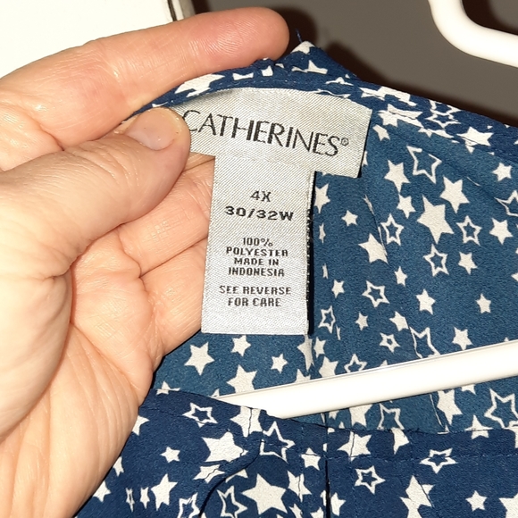 Gorgeous Catherine's 3x blue an star cold shoulder top - Picture 3 of 3